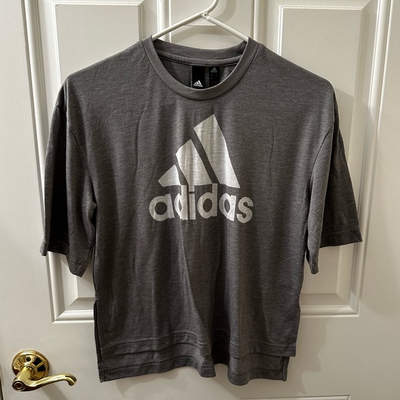 adidas Tops - Women’s Adidas workout top